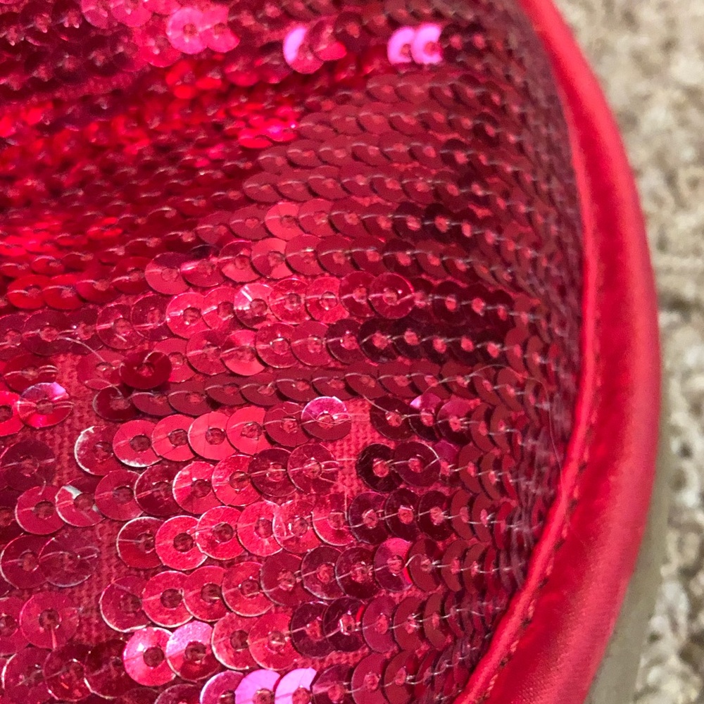 red sequin uggs - Picture 4 of 7